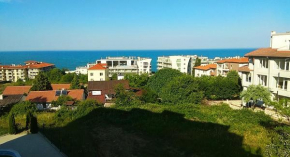 Прекрасный апартамент с видом на море и бассейном, Byala